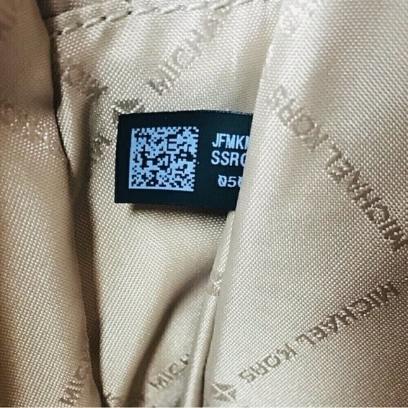 New! Michael Kors Jet Set Monogram Leather Vanilla Large Camera Crossbody Bag - Picture 15 of 16